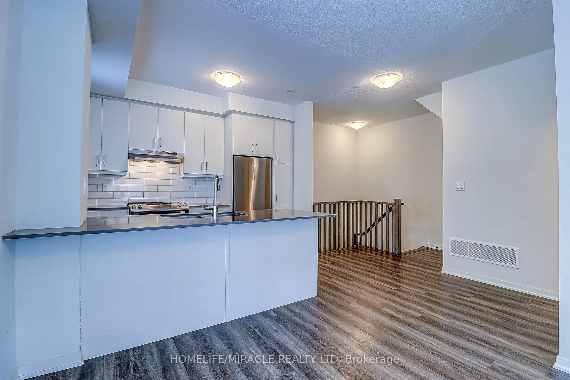 Photo 4 of Unit 185, 141 Honeycrisp Crescent, Vaughan, Vaughan Corporate Centre — HOMEH