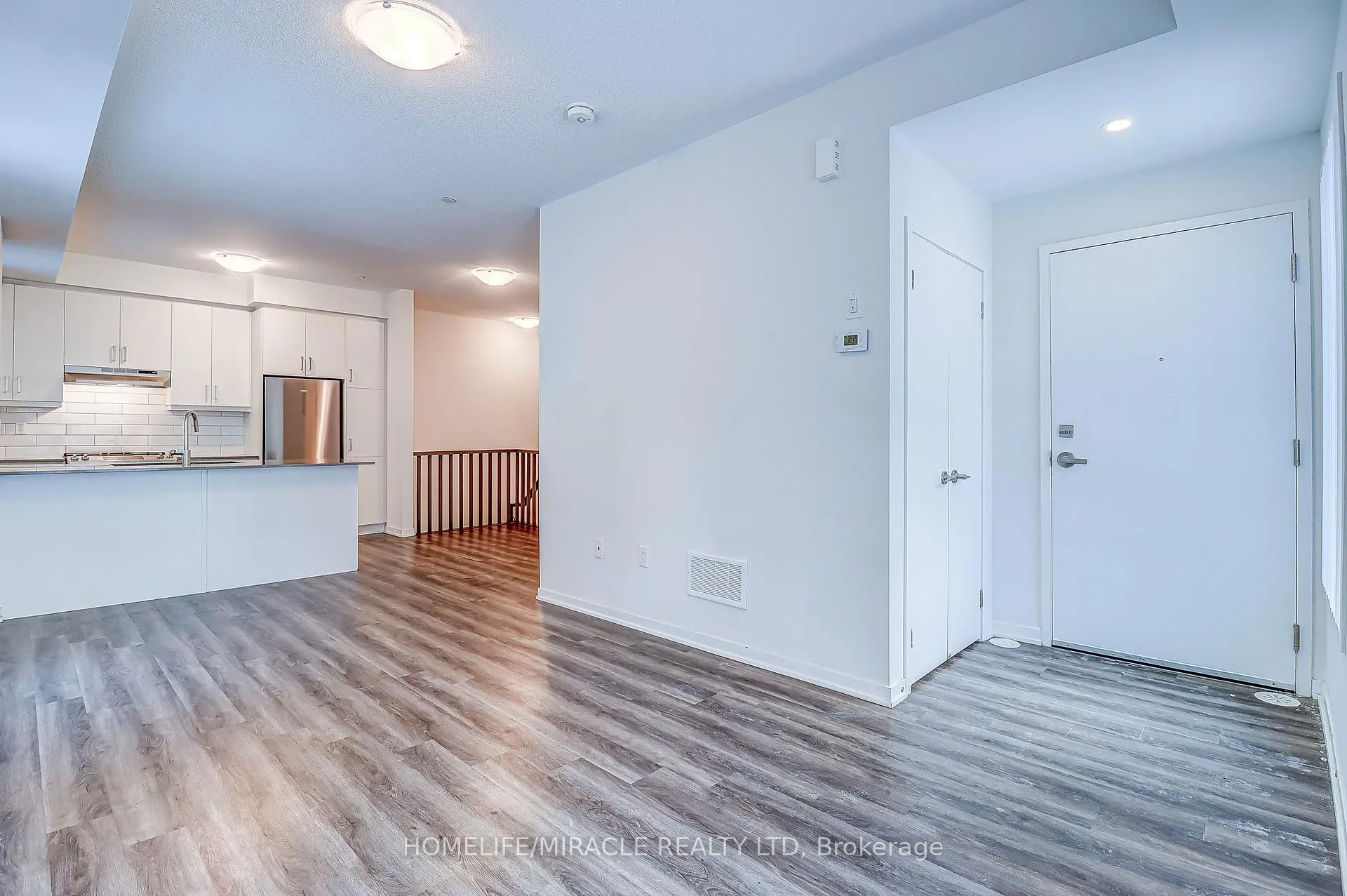 Photo 6 of Unit 185, 141 Honeycrisp Crescent, Vaughan, Vaughan Corporate Centre — HOMEH