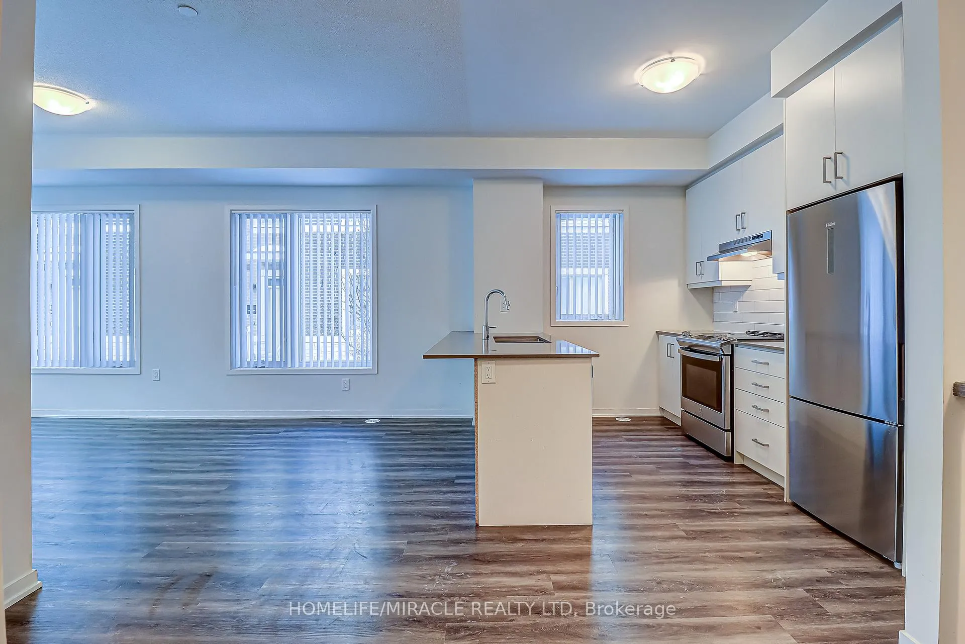 Photo 9 of Unit 185, 141 Honeycrisp Crescent, Vaughan, Vaughan Corporate Centre — HOMEH