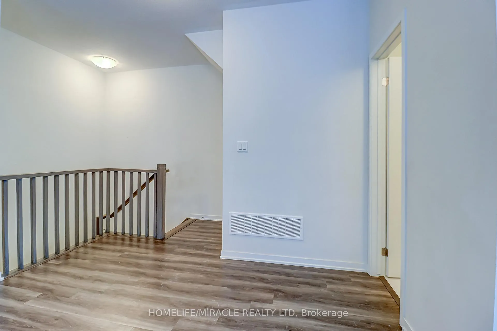 Photo 10 of Unit 185, 141 Honeycrisp Crescent, Vaughan, Vaughan Corporate Centre — HOMEH