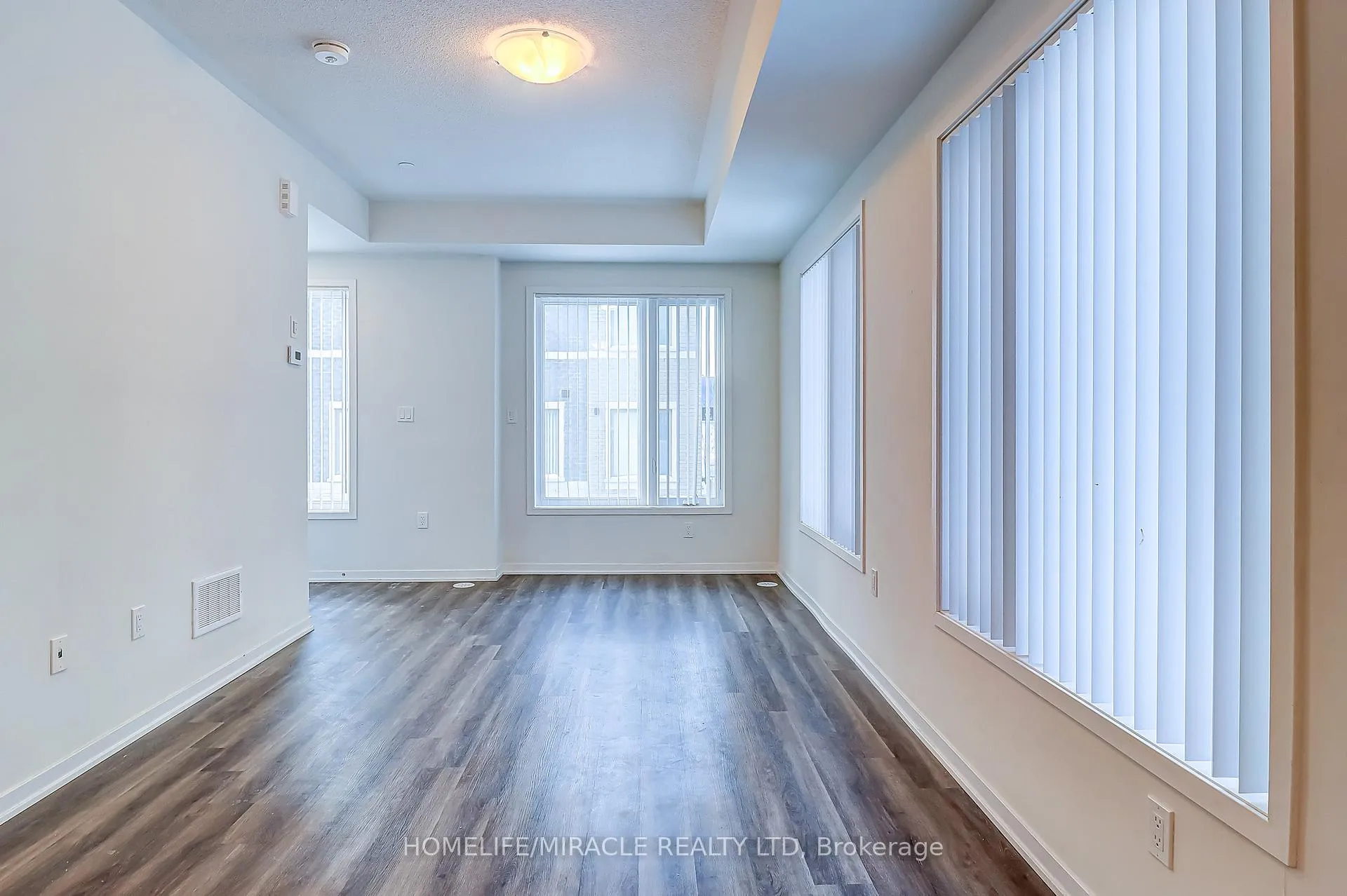 Photo 11 of Unit 185, 141 Honeycrisp Crescent, Vaughan, Vaughan Corporate Centre — HOMEH