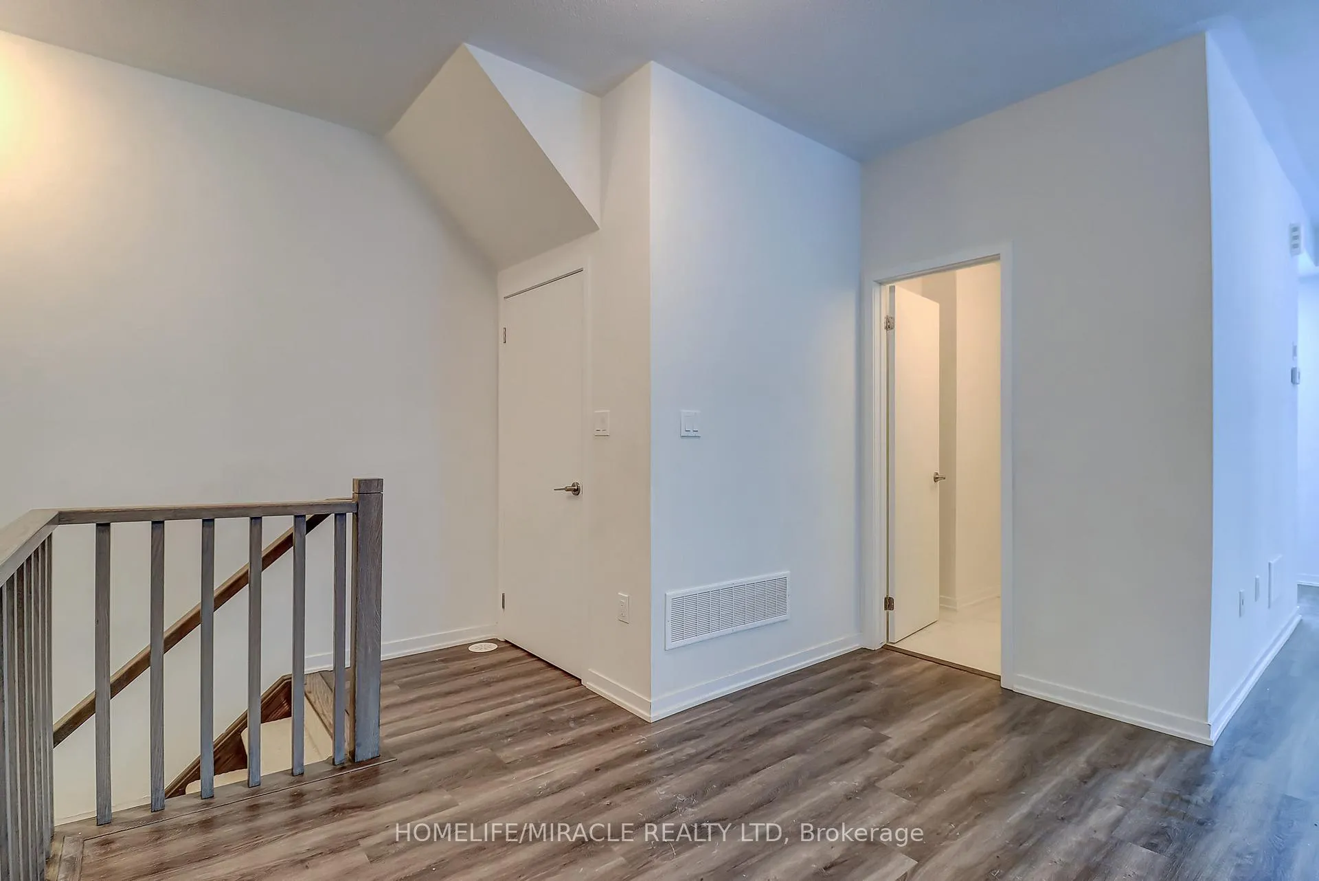 Photo 12 of Unit 185, 141 Honeycrisp Crescent, Vaughan, Vaughan Corporate Centre — HOMEH