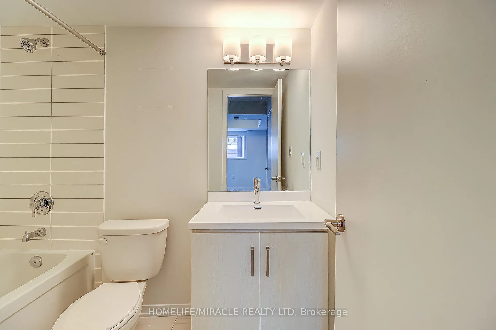Photo 16 of Unit 185, 141 Honeycrisp Crescent, Vaughan, Vaughan Corporate Centre — HOMEH