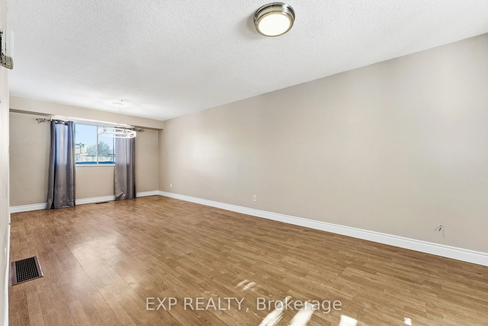 Photo 3 of 27 Morris Drive, Belleville, Belleville Ward — HOMEH