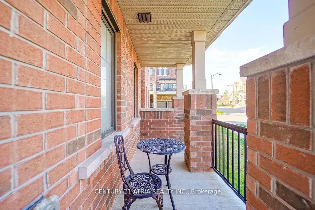 Photo 4 of 34 Isabella Peach Drive, Markham, Victoria Square — HOMEH