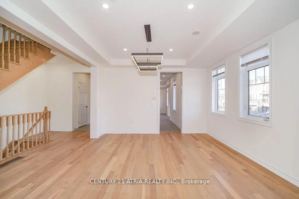 Photo 8 of 34 Isabella Peach Drive, Markham, Victoria Square — HOMEH