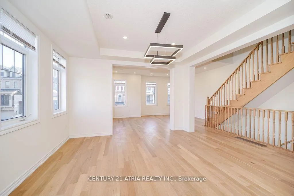 Photo 9 of 34 Isabella Peach Drive, Markham, Victoria Square — HOMEH