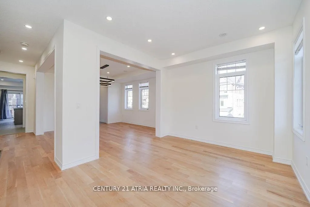 Photo 12 of 34 Isabella Peach Drive, Markham, Victoria Square — HOMEH