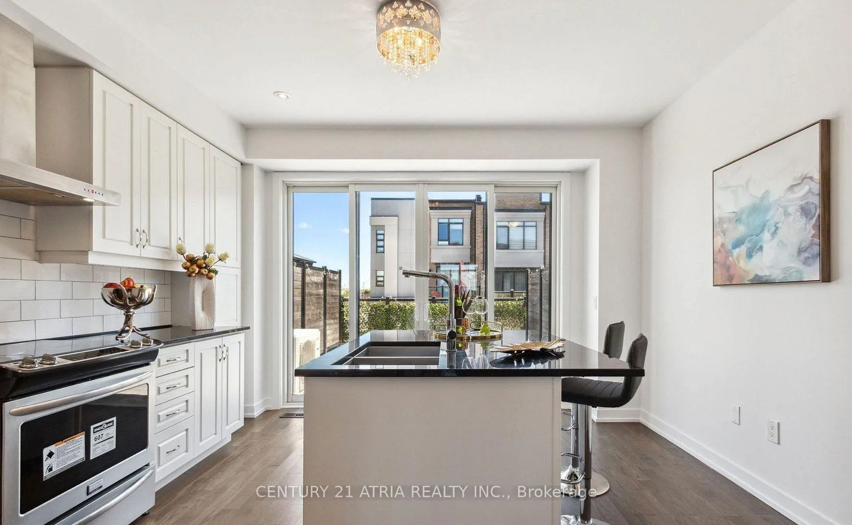 Photo 7 of 147 Salterton Circle, Vaughan, Rural Vaughan — HOMEH