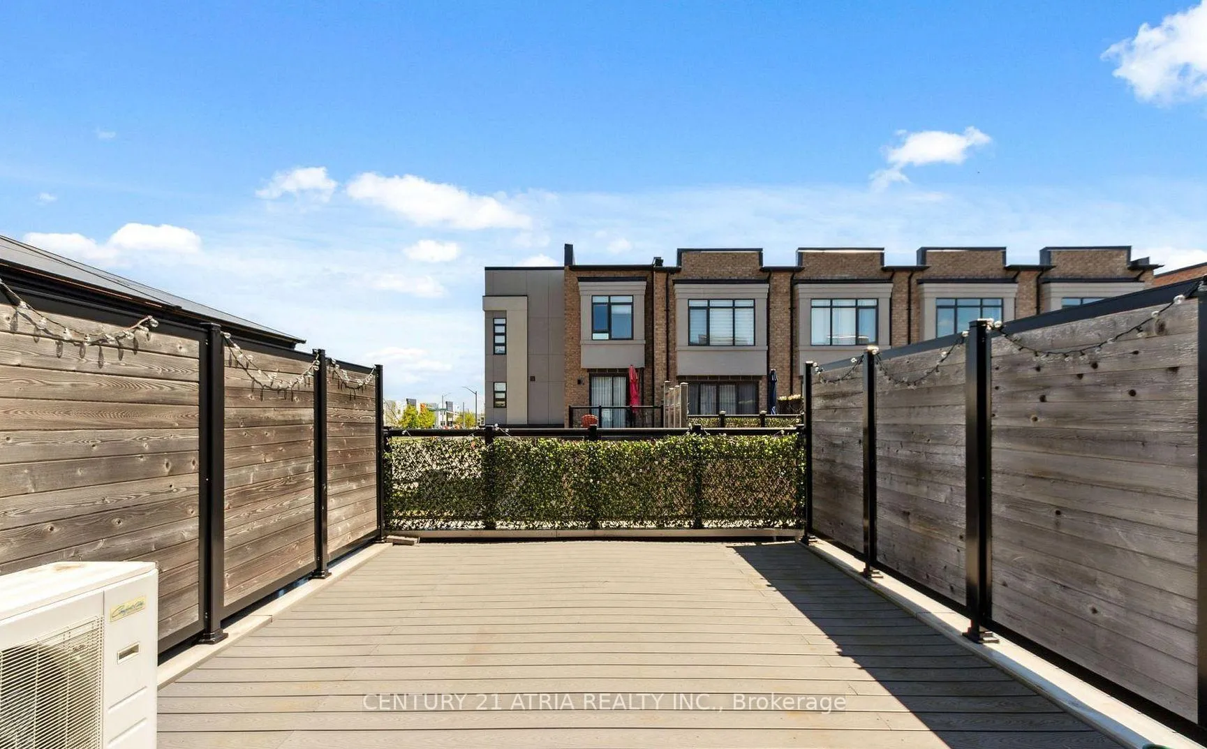 Photo 9 of 147 Salterton Circle, Vaughan, Rural Vaughan — HOMEH