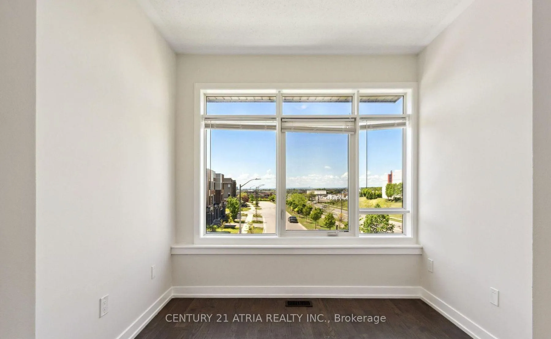 Photo 12 of 147 Salterton Circle, Vaughan, Rural Vaughan — HOMEH