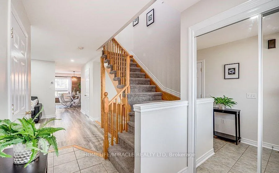 Photo 4 of 118 Mowat Crescent, Halton Hills, Georgetown — HOMEH