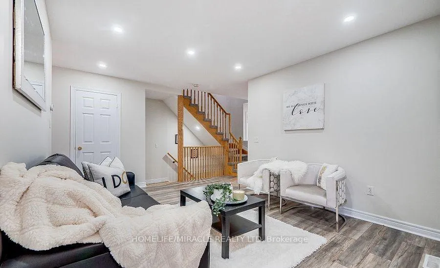 Photo 6 of 118 Mowat Crescent, Halton Hills, Georgetown — HOMEH