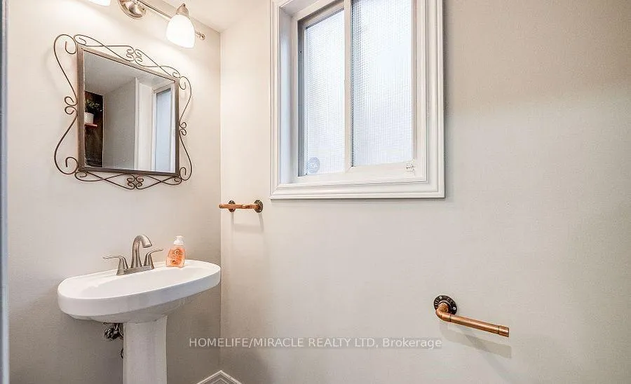 Photo 9 of 118 Mowat Crescent, Halton Hills, Georgetown — HOMEH