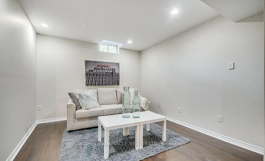 Photo 18 of 118 Mowat Crescent, Halton Hills, Georgetown — HOMEH