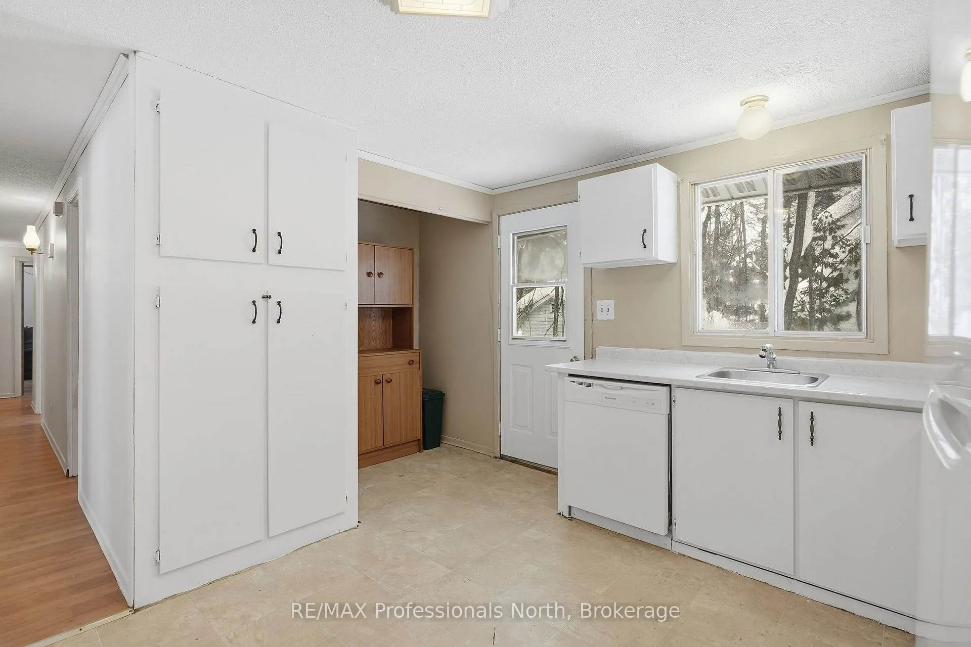 Photo 15 of 25 Dudley Drive, Bracebridge, Macaulay — HOMEH
