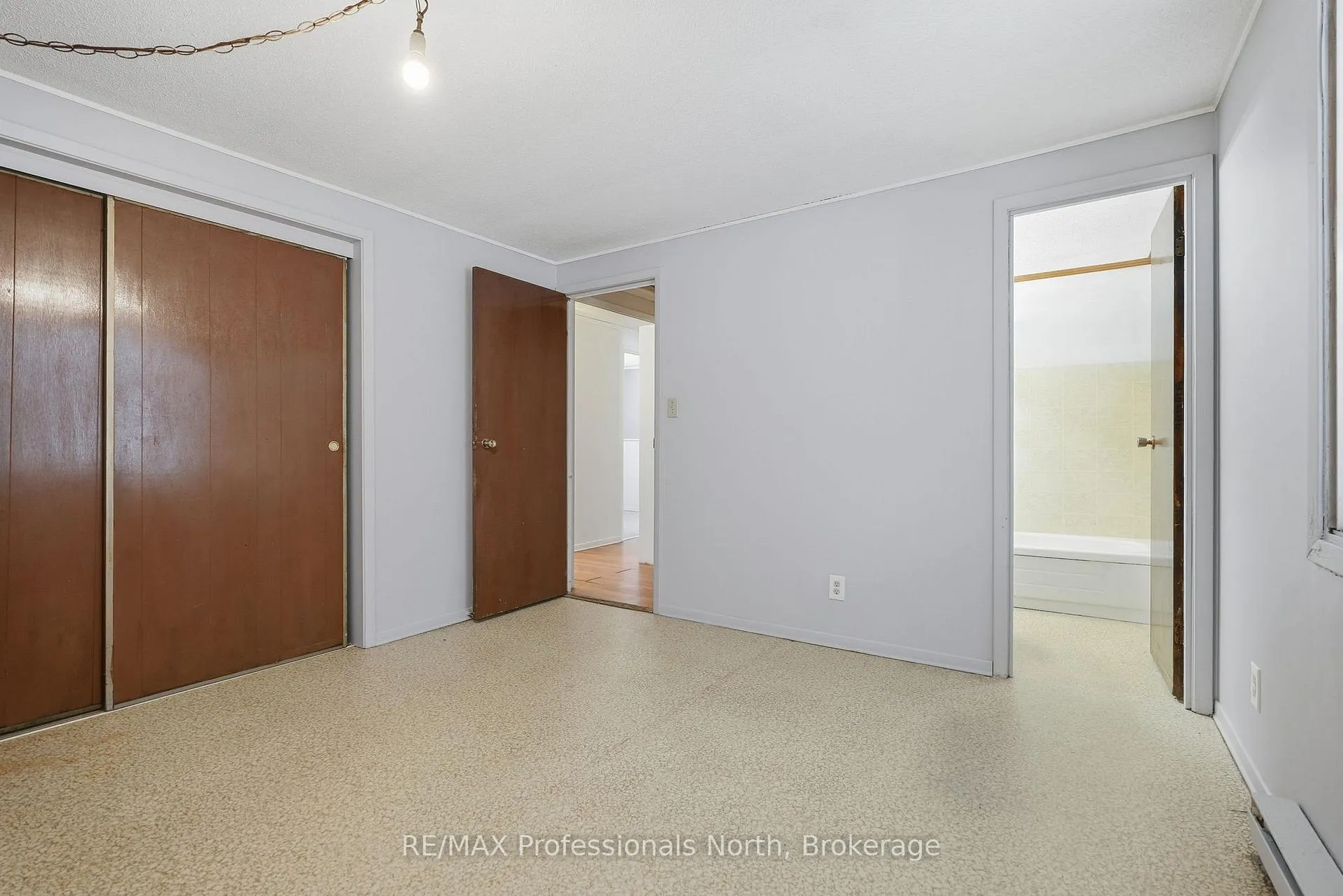 Photo 21 of 25 Dudley Drive, Bracebridge, Macaulay — HOMEH