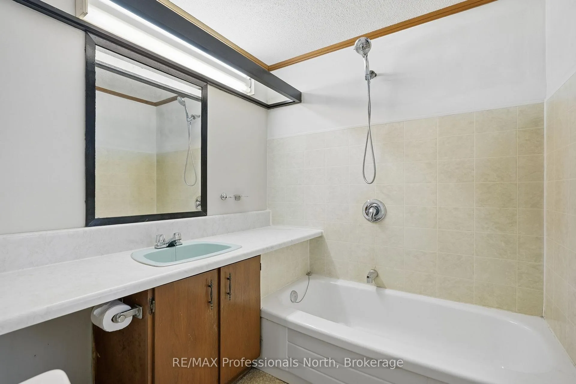 Photo 22 of 25 Dudley Drive, Bracebridge, Macaulay — HOMEH