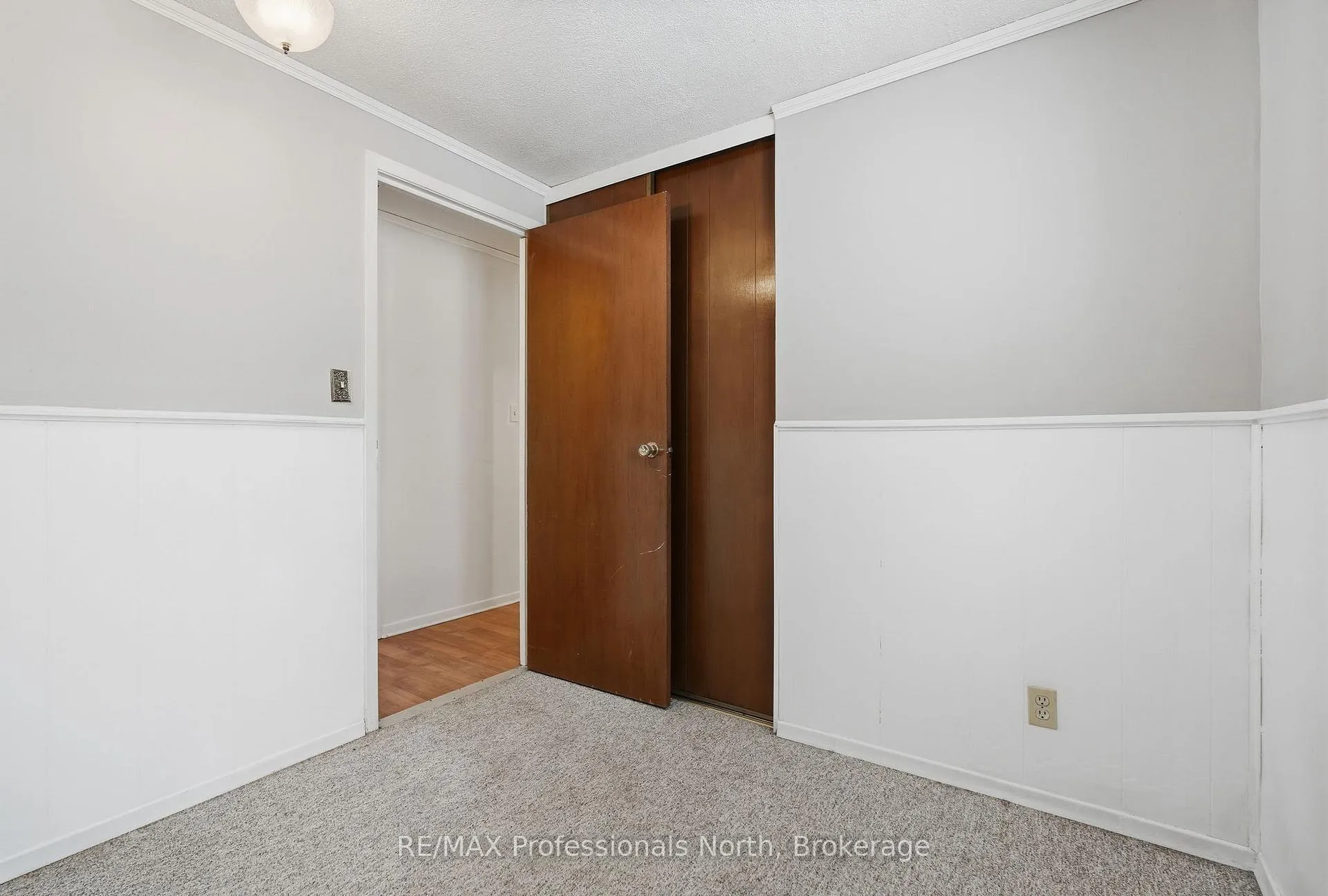 Photo 26 of 25 Dudley Drive, Bracebridge, Macaulay — HOMEH