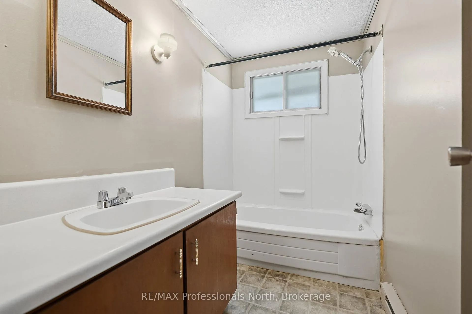 Photo 29 of 25 Dudley Drive, Bracebridge, Macaulay — HOMEH