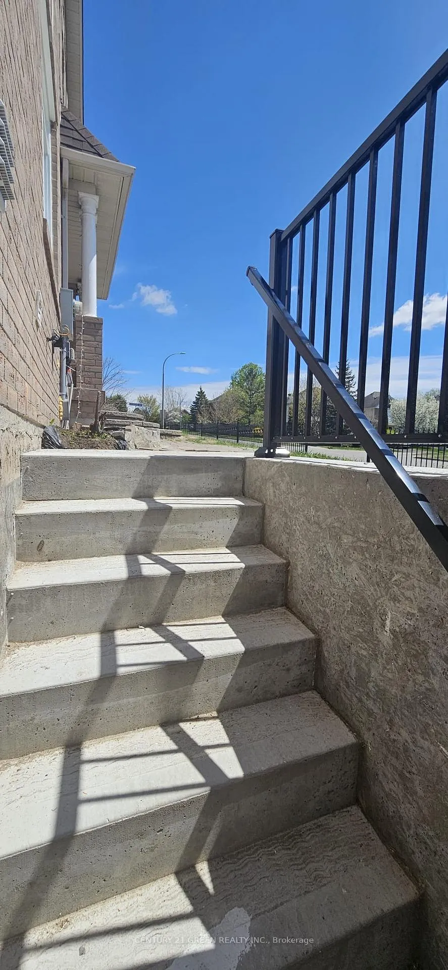Photo 2 of Unit Basement, 2 Hoodgate Drive, Whitby, Williamsburg — HOMEH