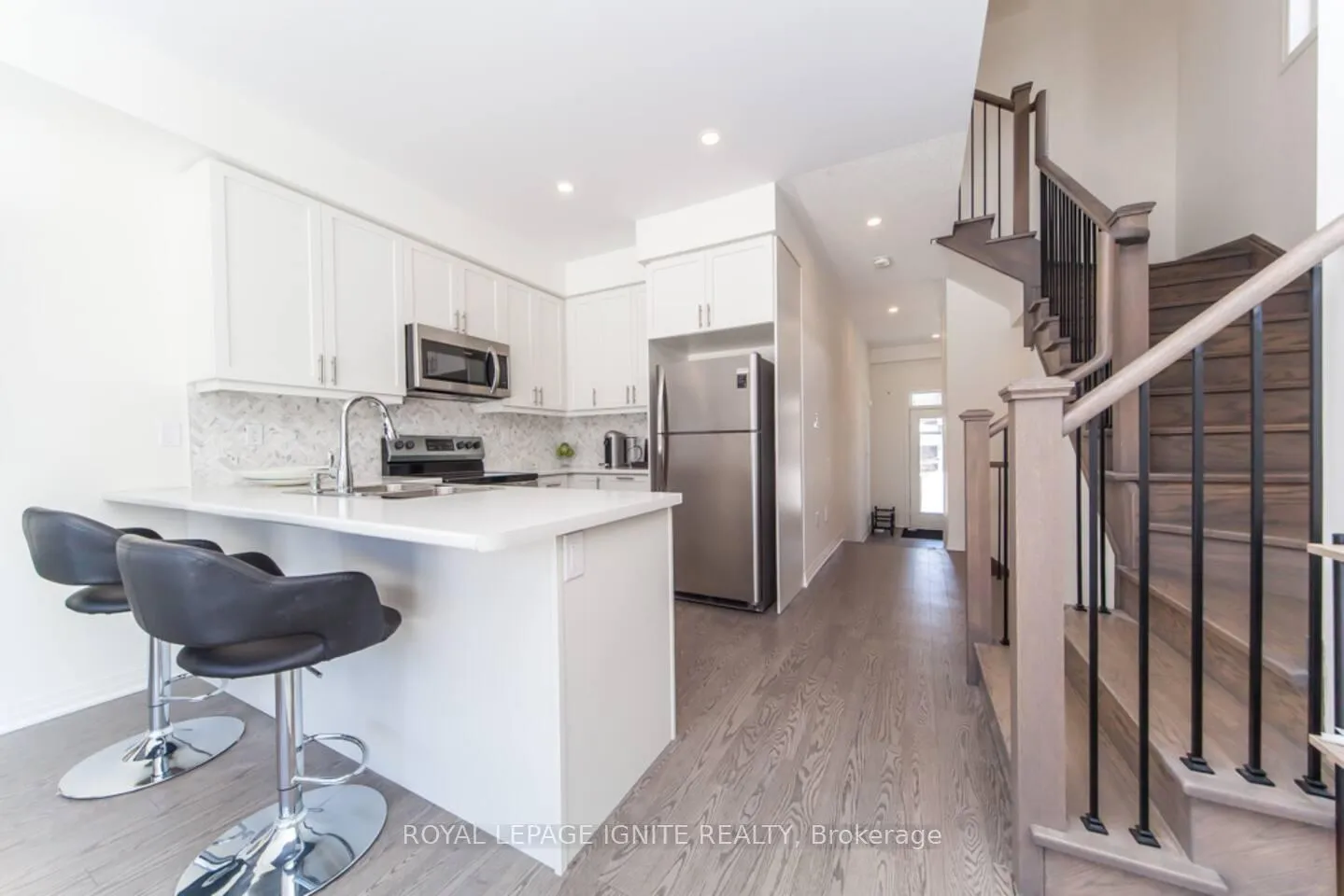 Photo 3 of 35 Cryderman Lane, Clarington, Bowmanville — HOMEH
