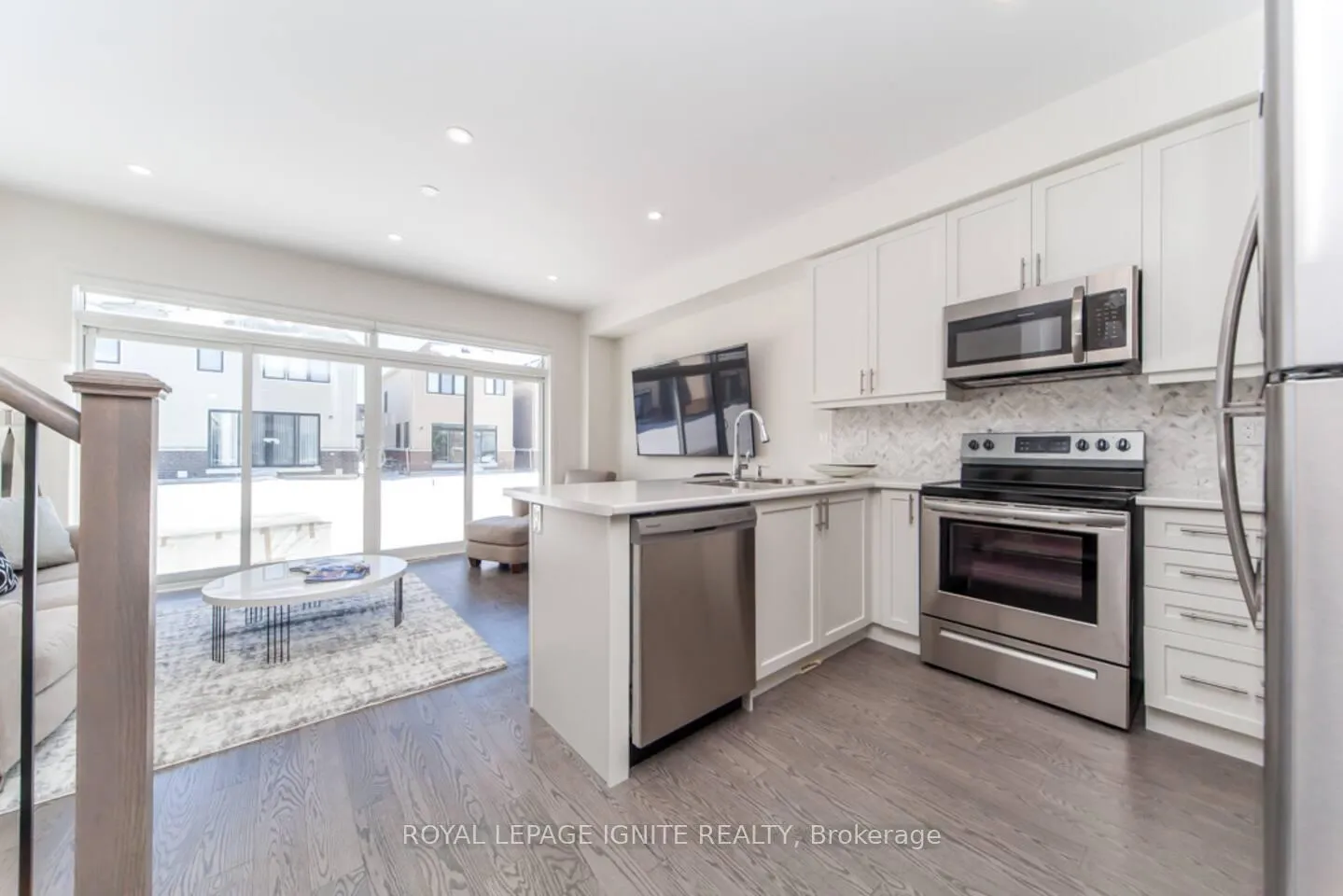 Photo 4 of 35 Cryderman Lane, Clarington, Bowmanville — HOMEH