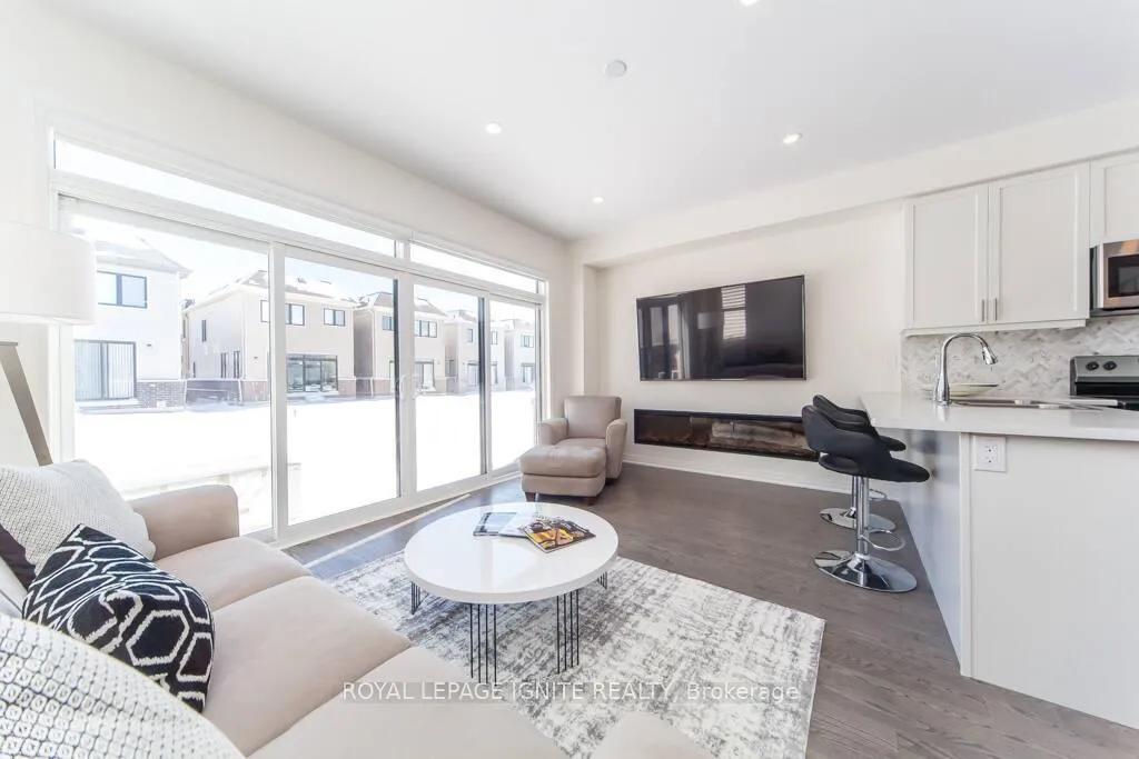 Photo 5 of 35 Cryderman Lane, Clarington, Bowmanville — HOMEH