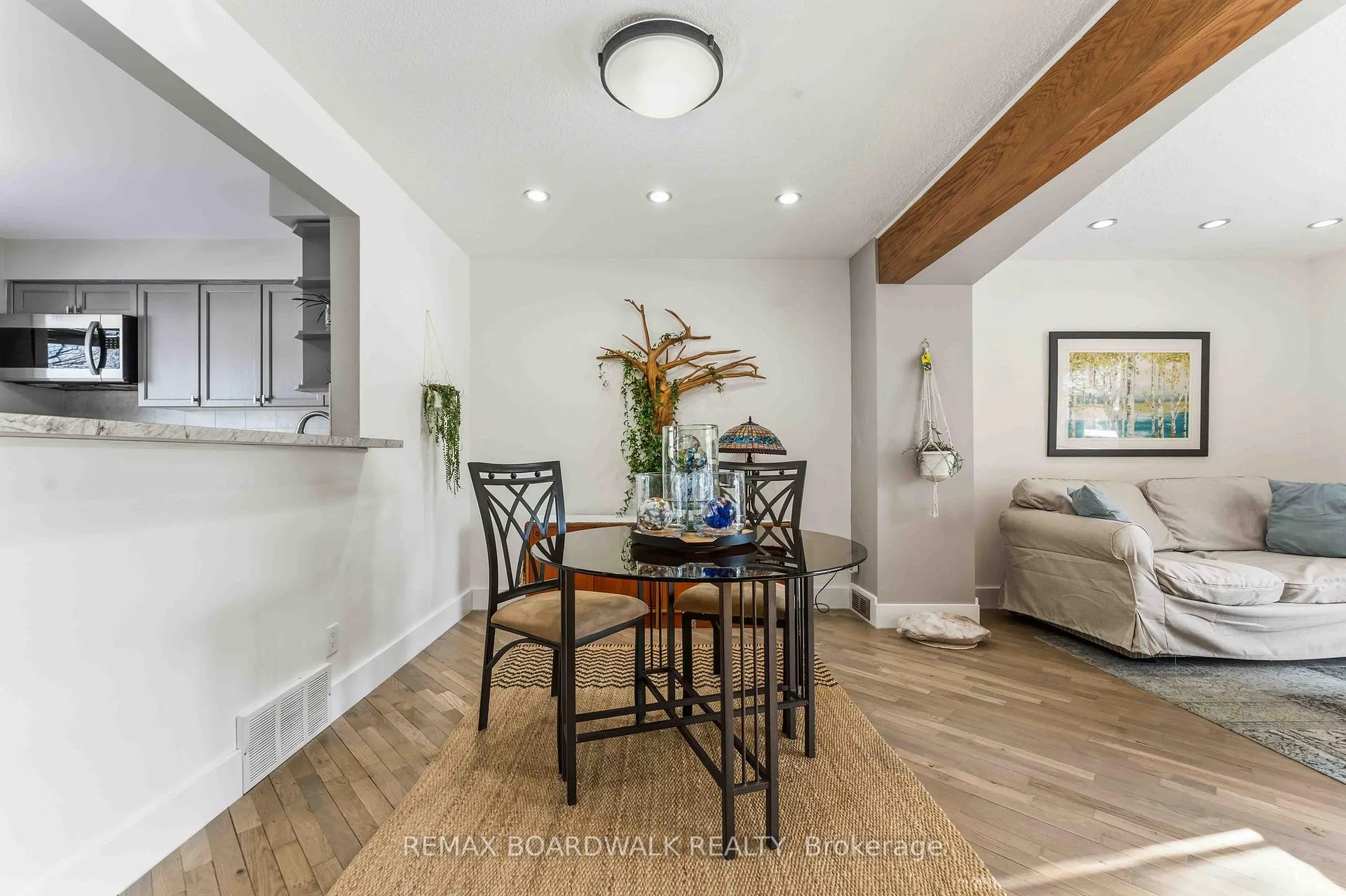 Photo 4 of 13 Corley Private, Ottawa, Heron Gate/Industrial Park — HOMEH