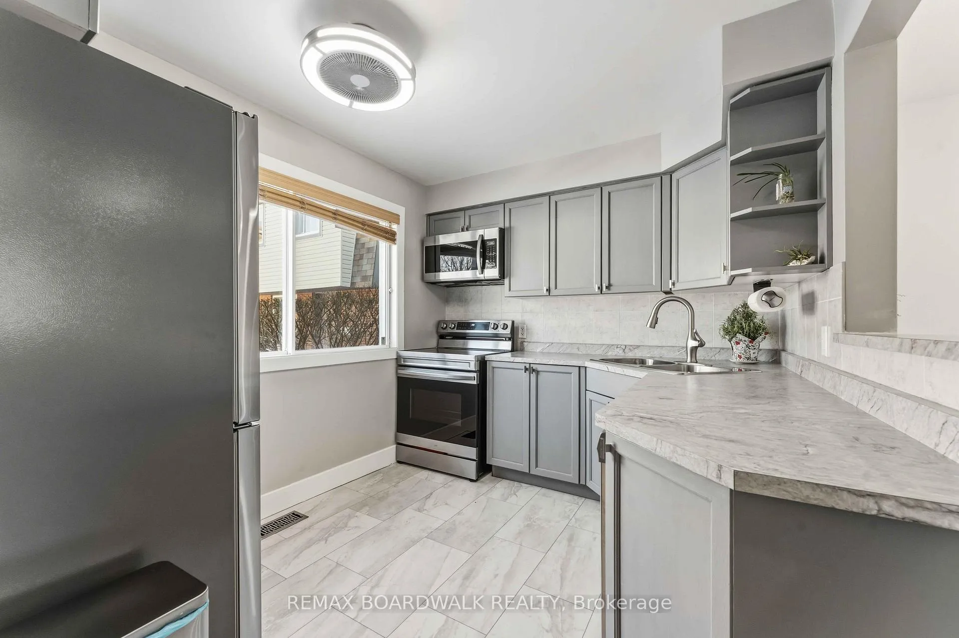 Photo 8 of 13 Corley Private, Ottawa, Heron Gate/Industrial Park — HOMEH