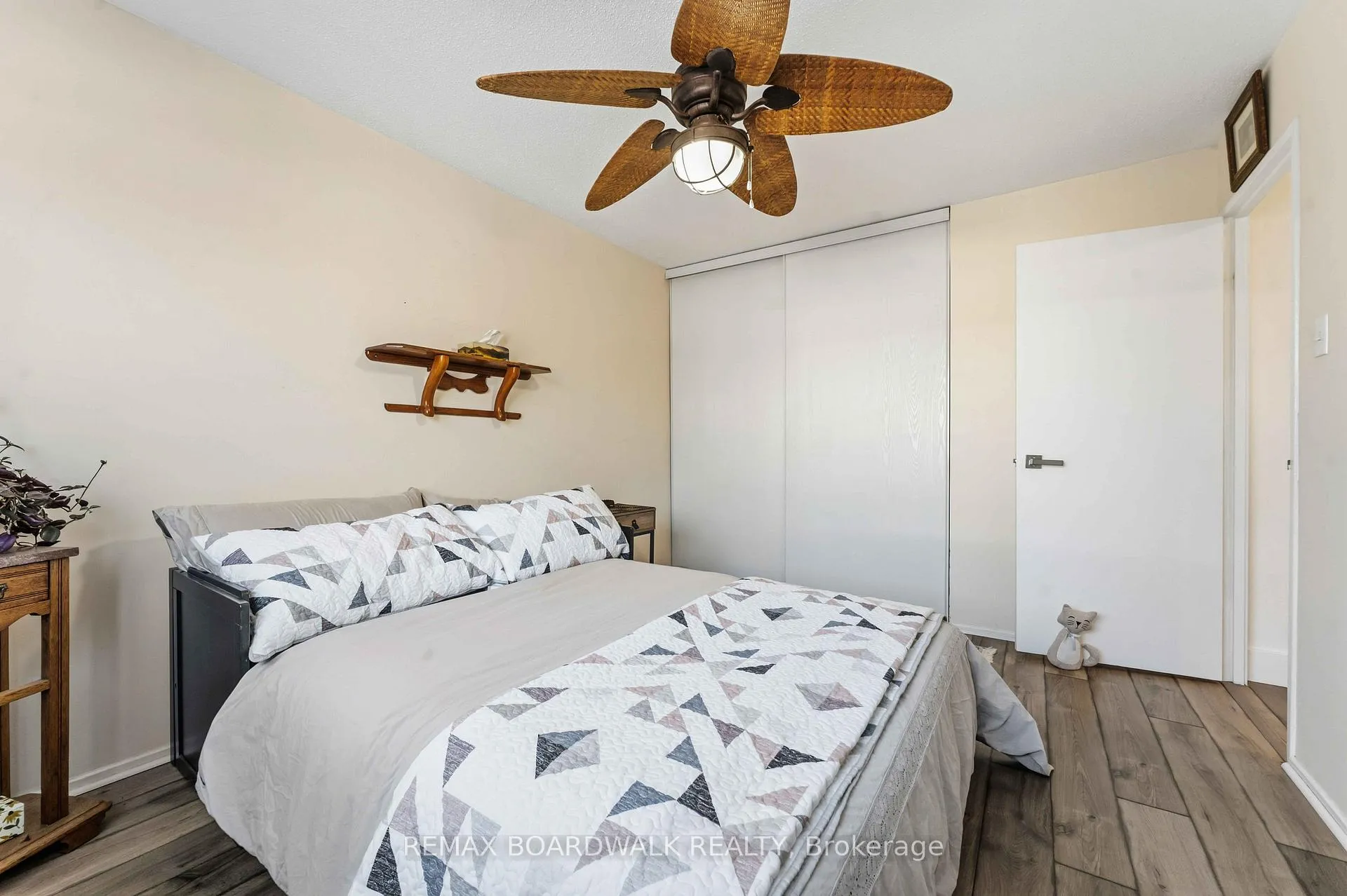 Photo 14 of 13 Corley Private, Ottawa, Heron Gate/Industrial Park — HOMEH