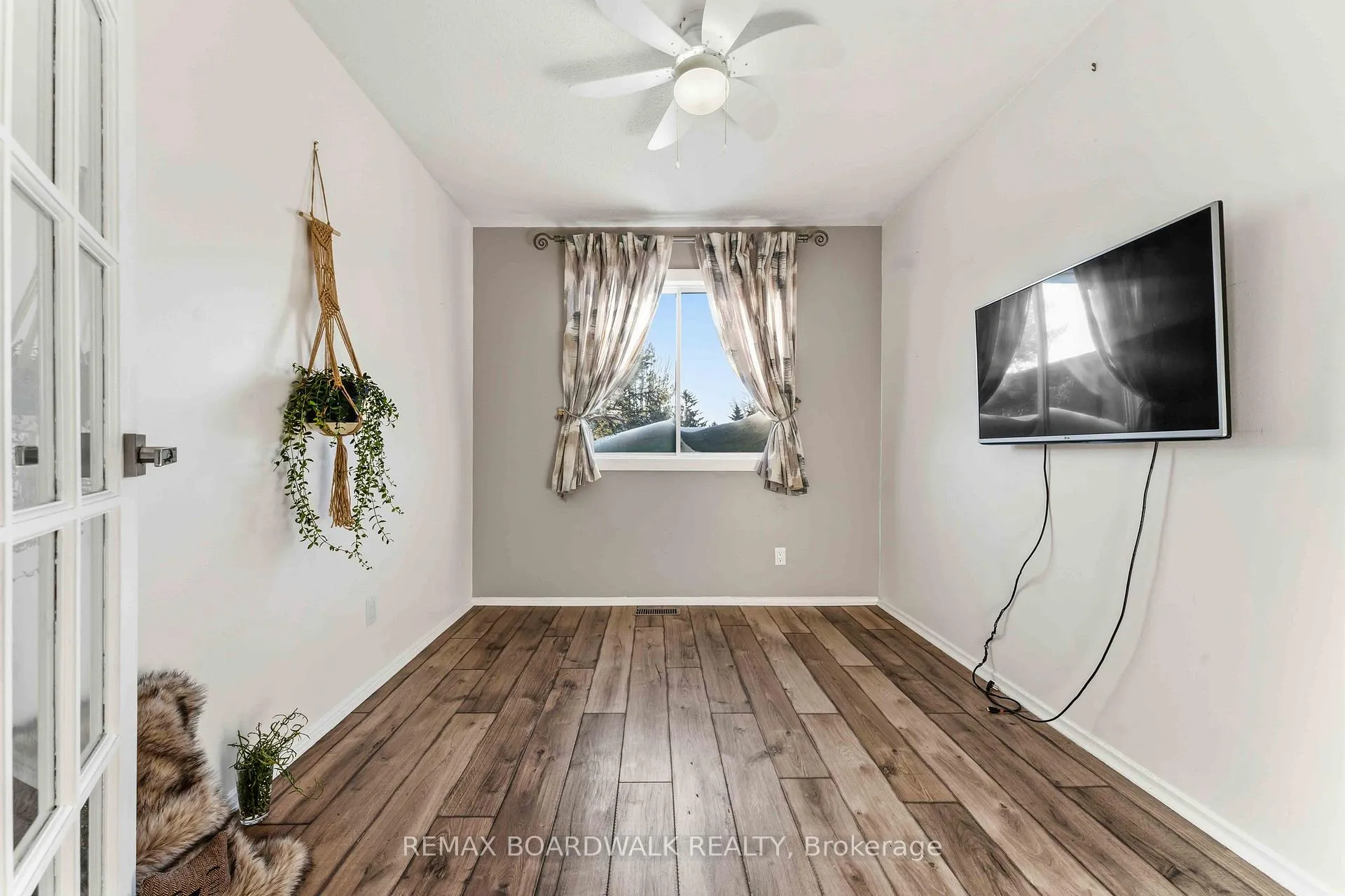 Photo 16 of 13 Corley Private, Ottawa, Heron Gate/Industrial Park — HOMEH