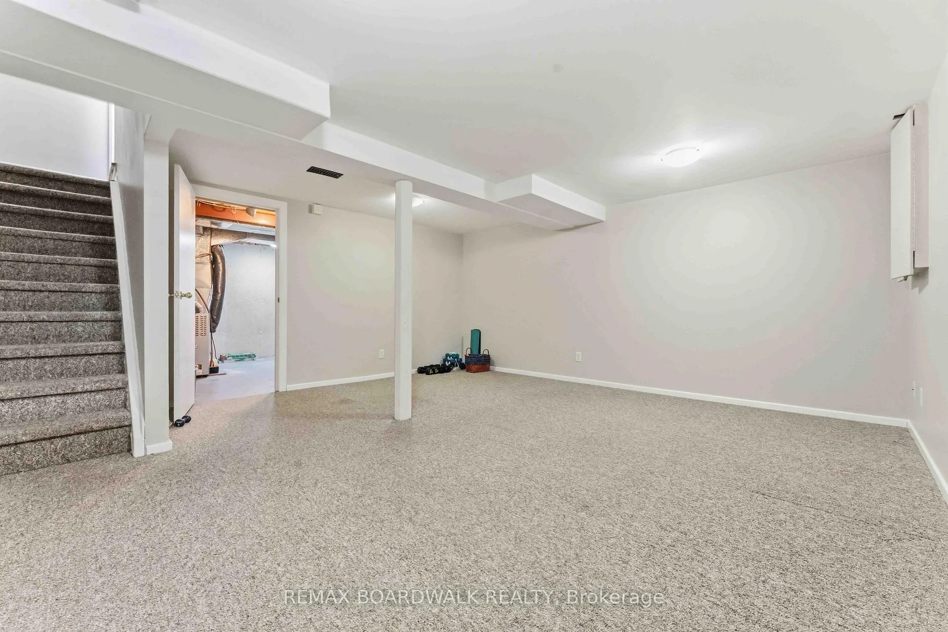 Photo 20 of 13 Corley Private, Ottawa, Heron Gate/Industrial Park — HOMEH