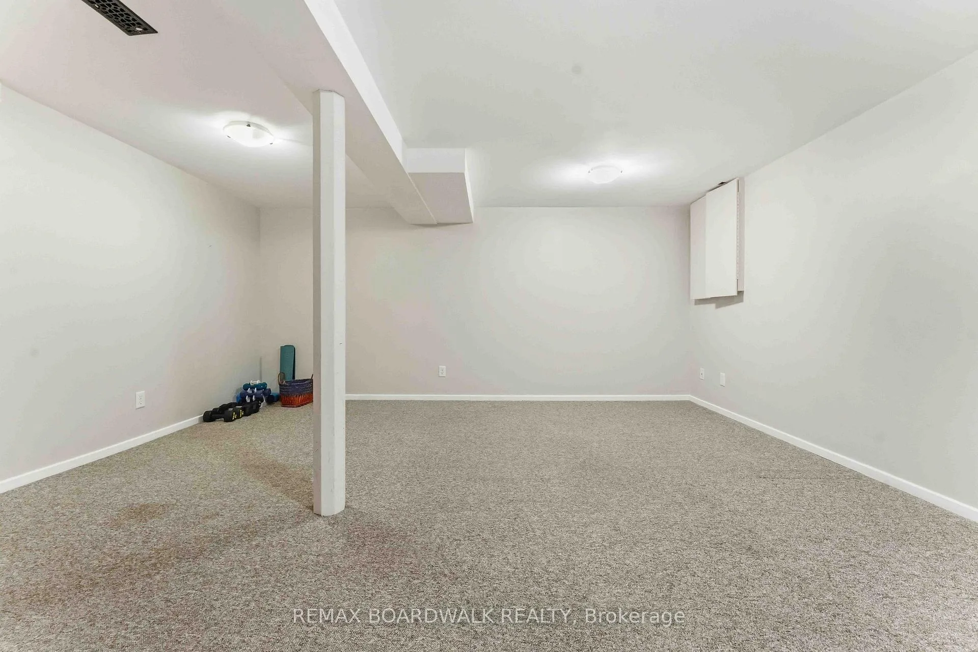 Photo 21 of 13 Corley Private, Ottawa, Heron Gate/Industrial Park — HOMEH