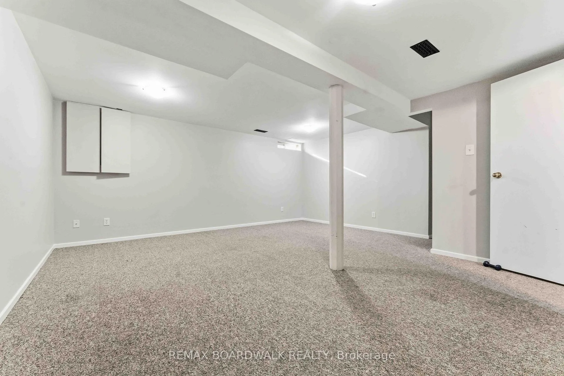 Photo 22 of 13 Corley Private, Ottawa, Heron Gate/Industrial Park — HOMEH