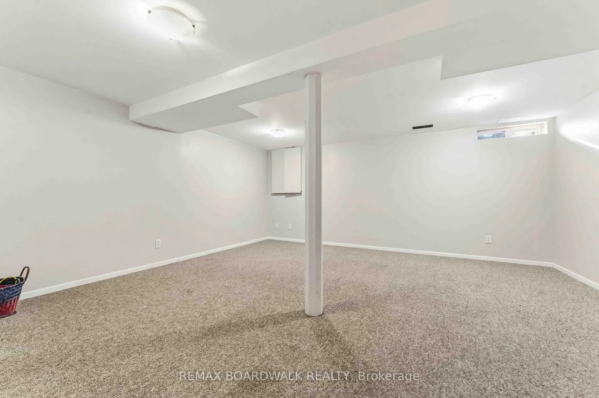 Photo 23 of 13 Corley Private, Ottawa, Heron Gate/Industrial Park — HOMEH