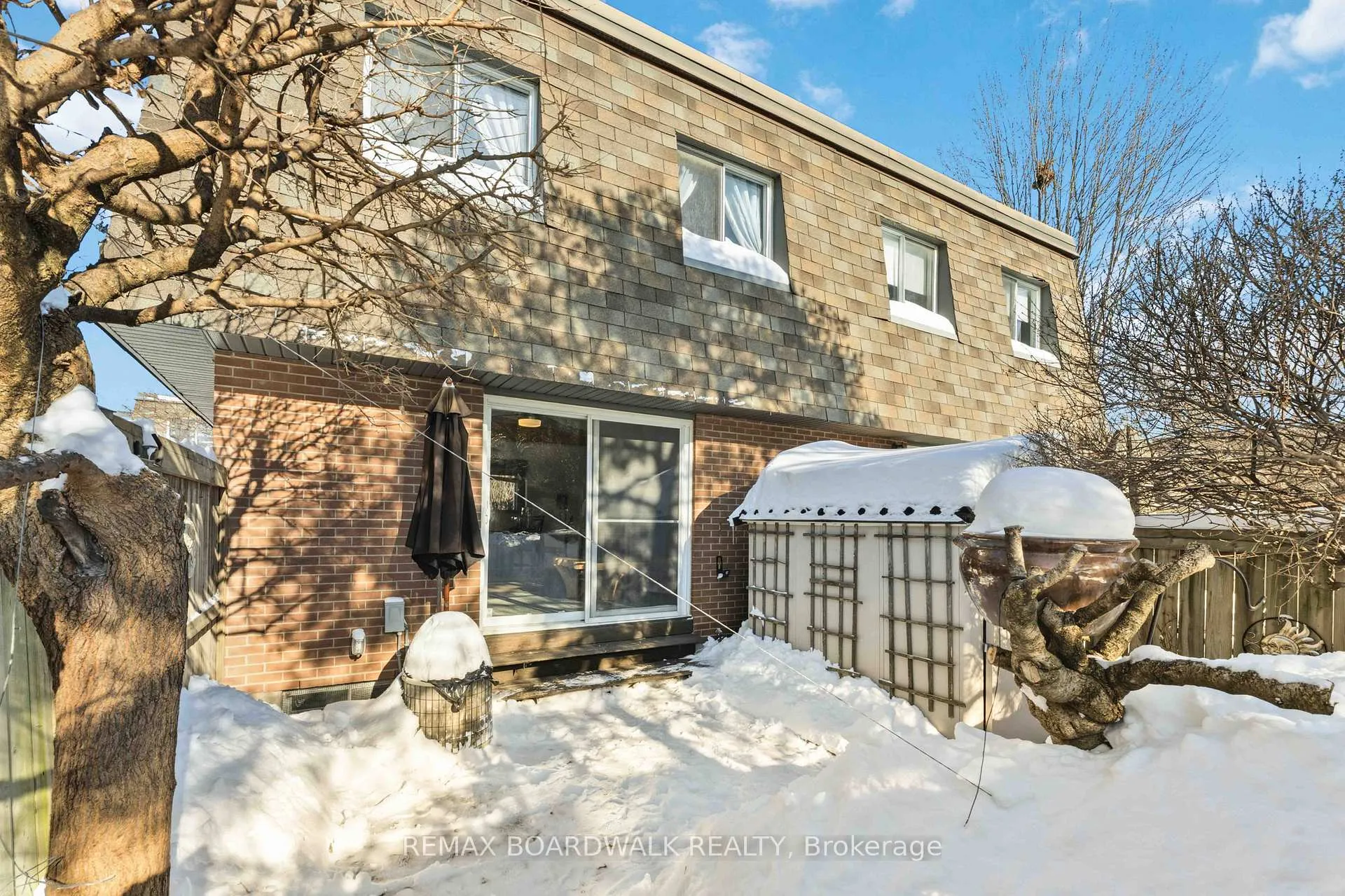 Photo 25 of 13 Corley Private, Ottawa, Heron Gate/Industrial Park — HOMEH