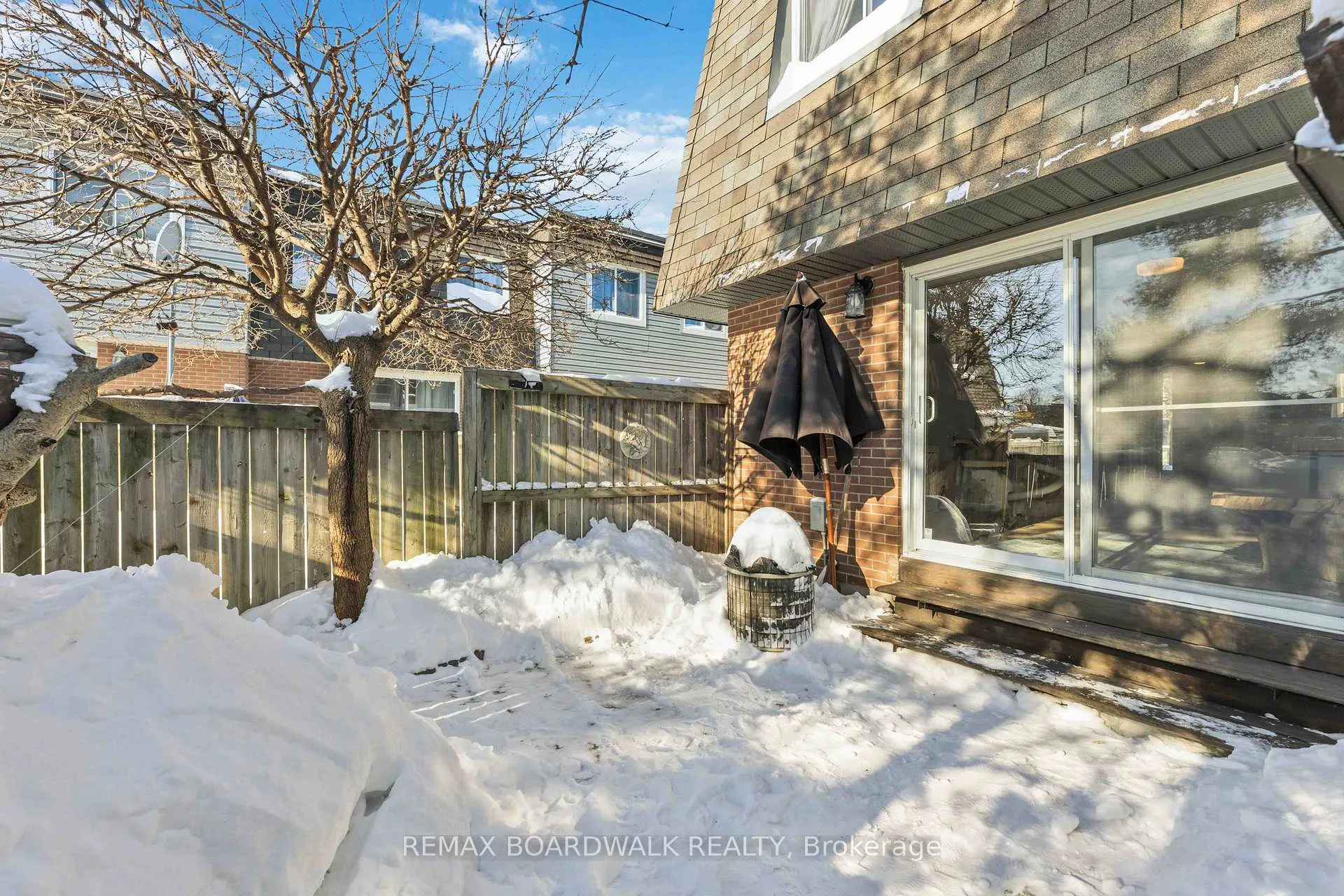 Photo 26 of 13 Corley Private, Ottawa, Heron Gate/Industrial Park — HOMEH