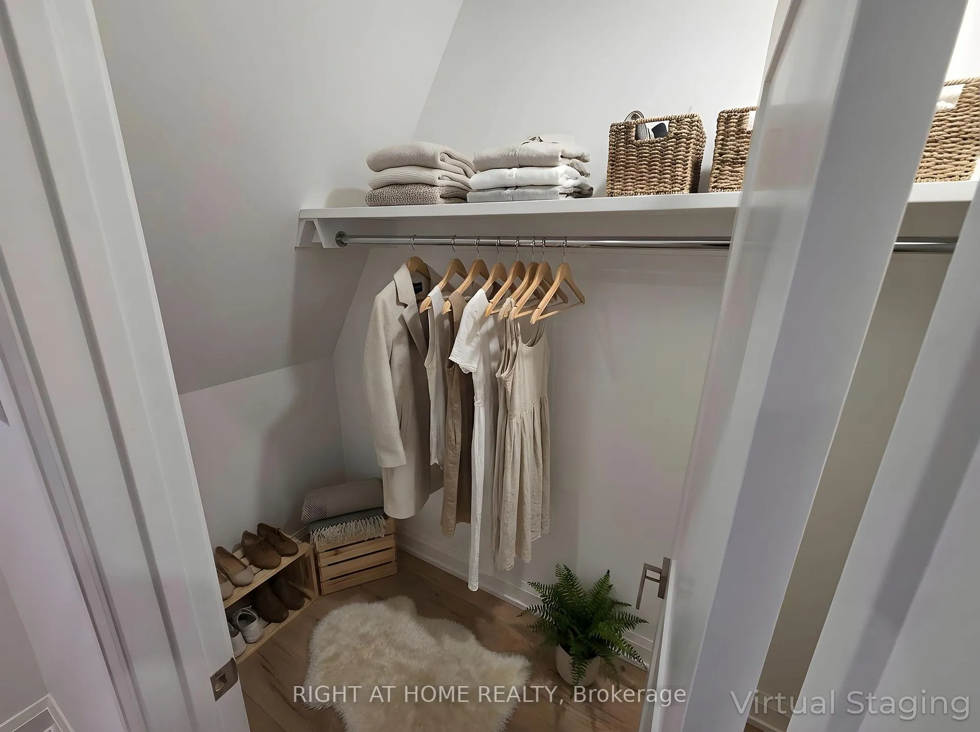 Photo 5 of Unit 3, 55 Camberwell Road, Toronto, Humewood-Cedarvale — HOMEH