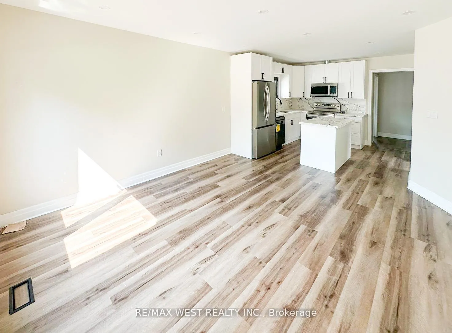 Photo 4 of 28 Concord Avenue, St. Catharines, Fairview — HOMEH