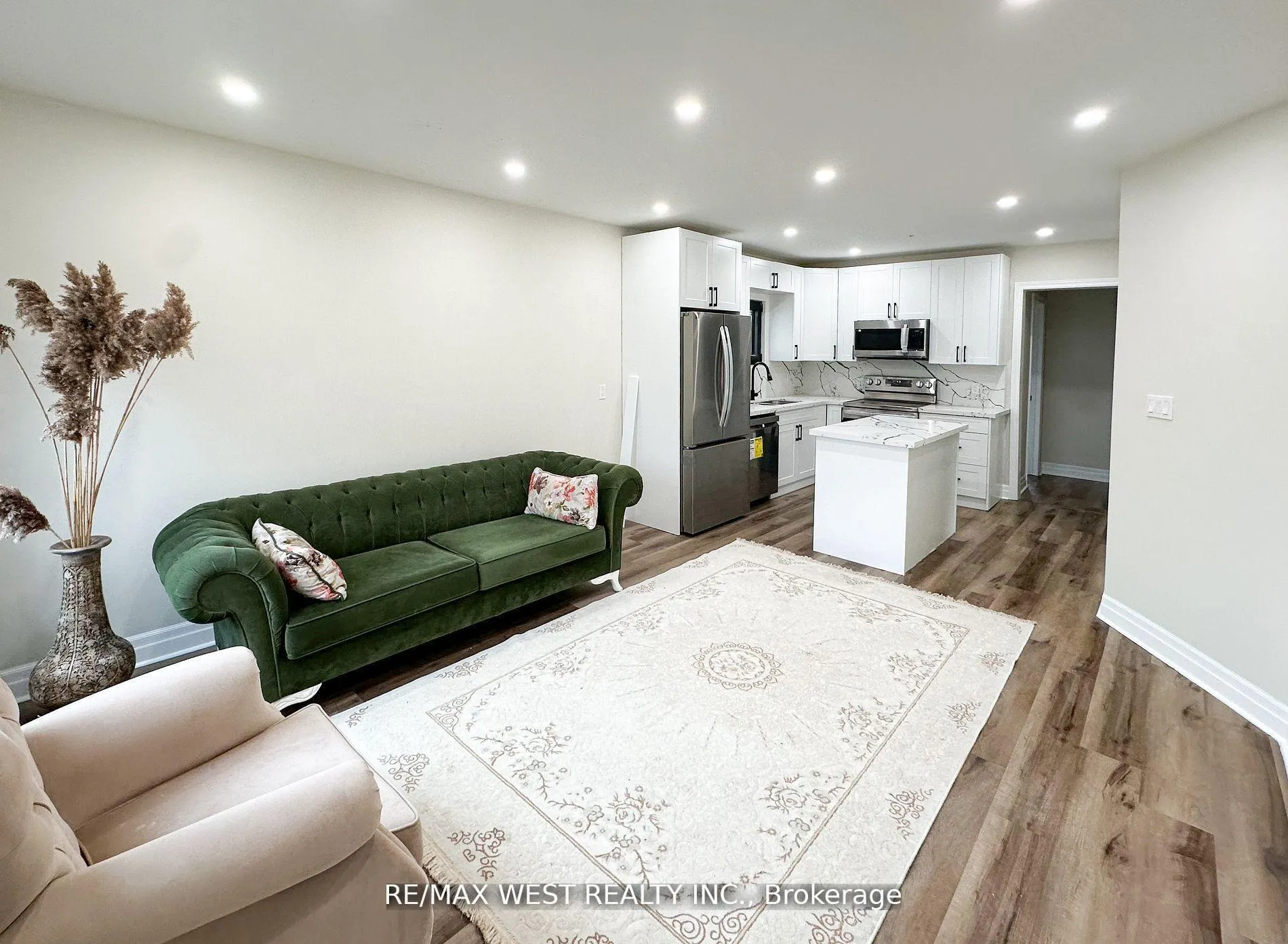 Photo 5 of 28 Concord Avenue, St. Catharines, Fairview — HOMEH