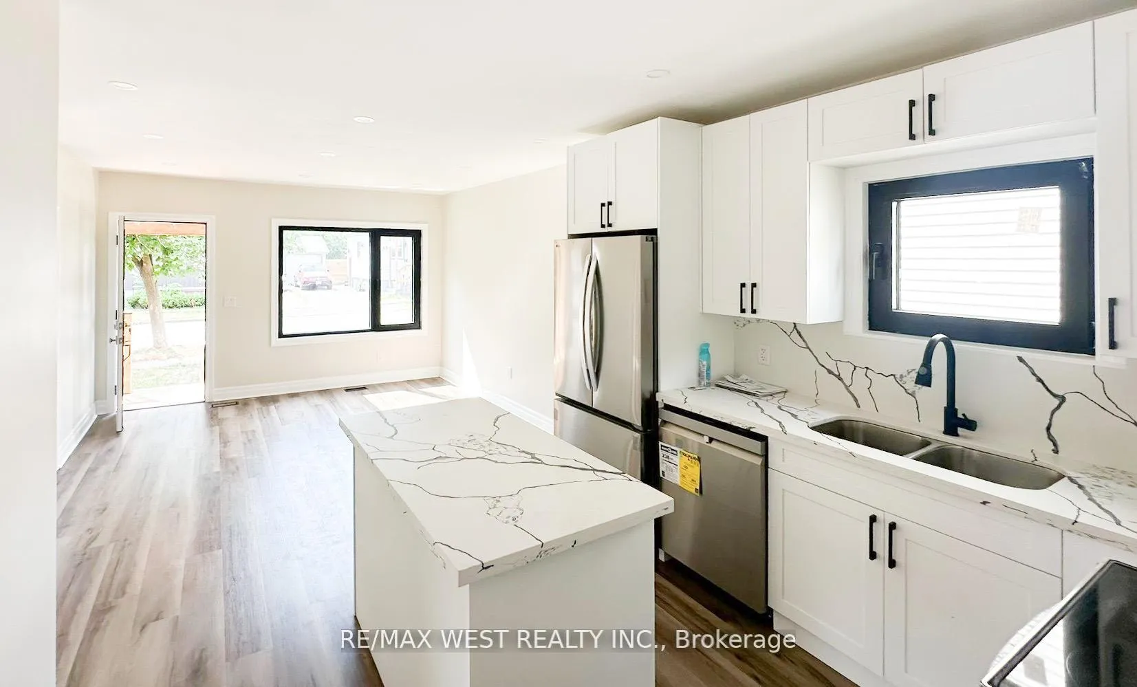 Photo 6 of 28 Concord Avenue, St. Catharines, Fairview — HOMEH
