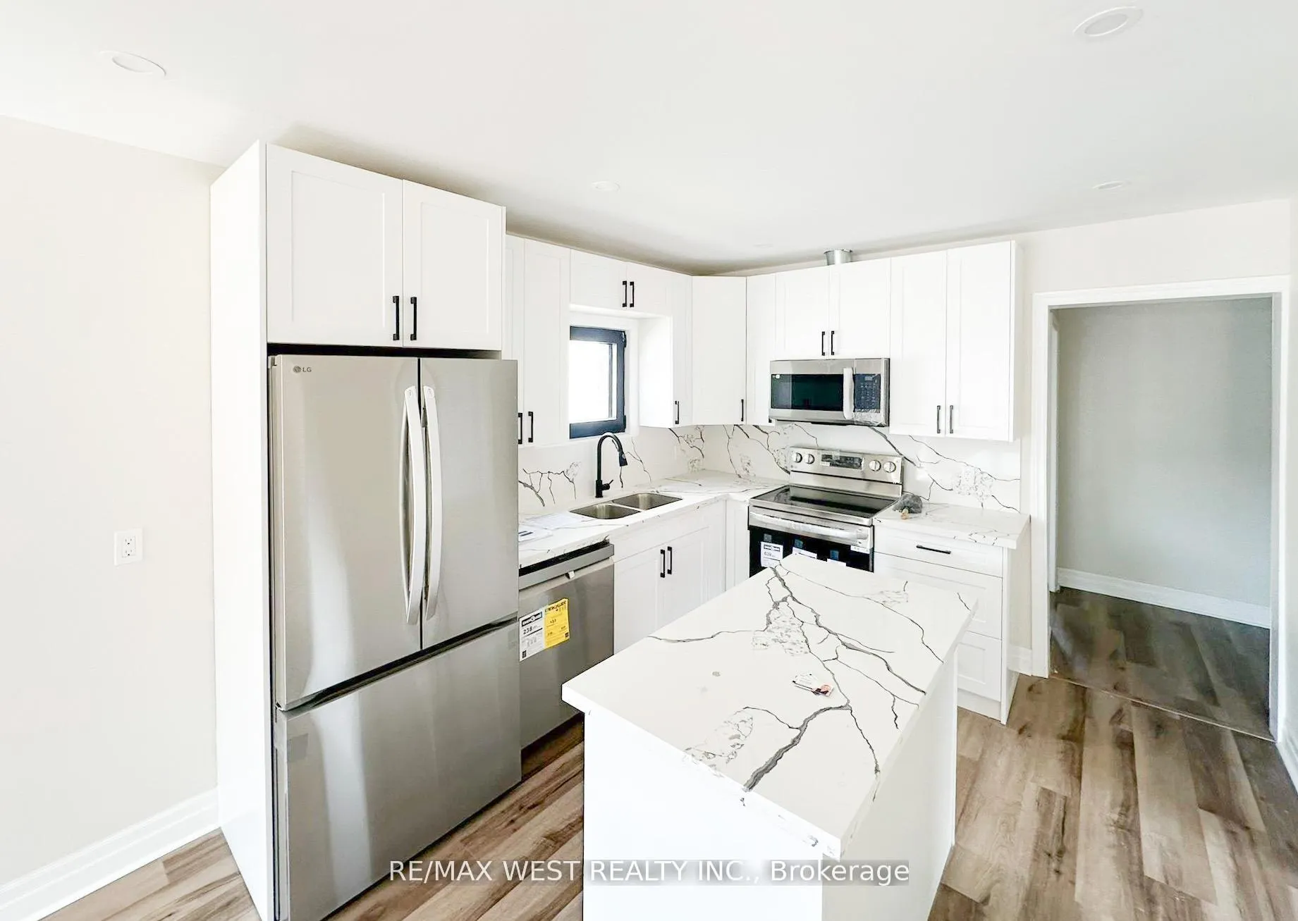 Photo 7 of 28 Concord Avenue, St. Catharines, Fairview — HOMEH
