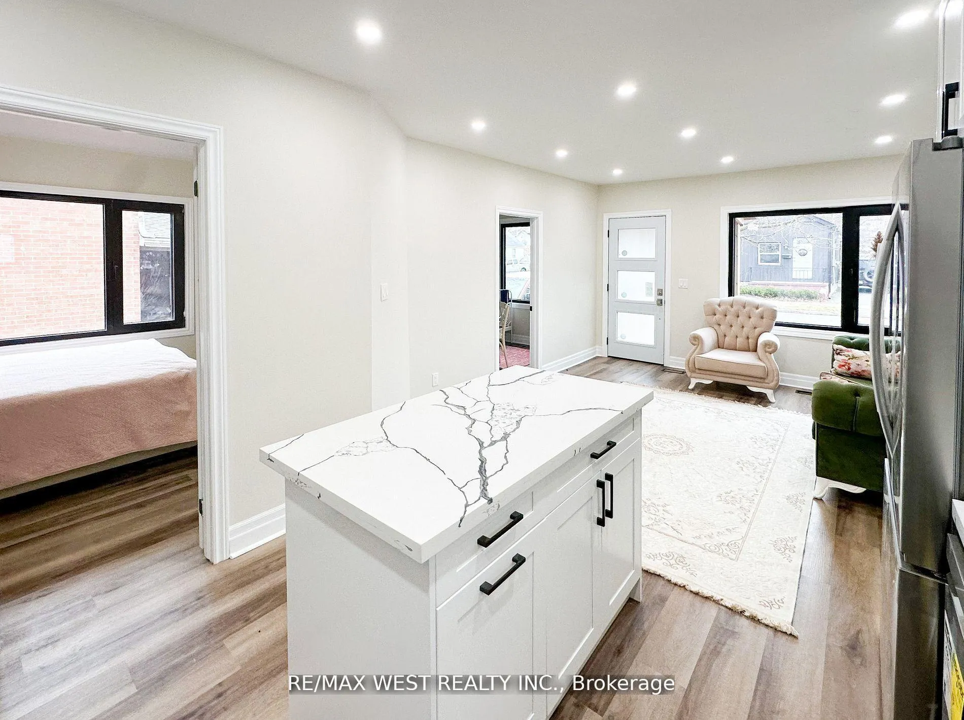 Photo 8 of 28 Concord Avenue, St. Catharines, Fairview — HOMEH