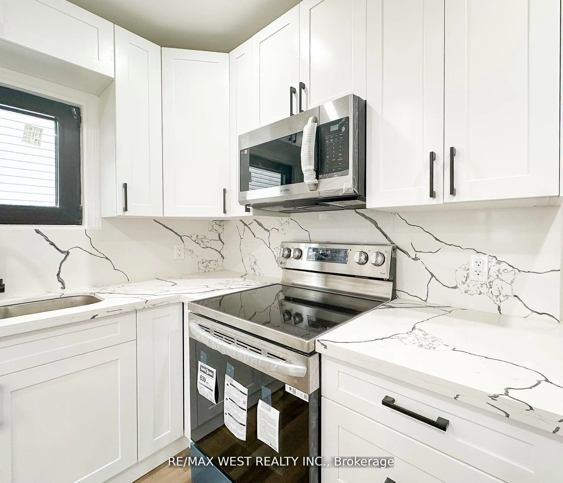 Photo 11 of 28 Concord Avenue, St. Catharines, Fairview — HOMEH