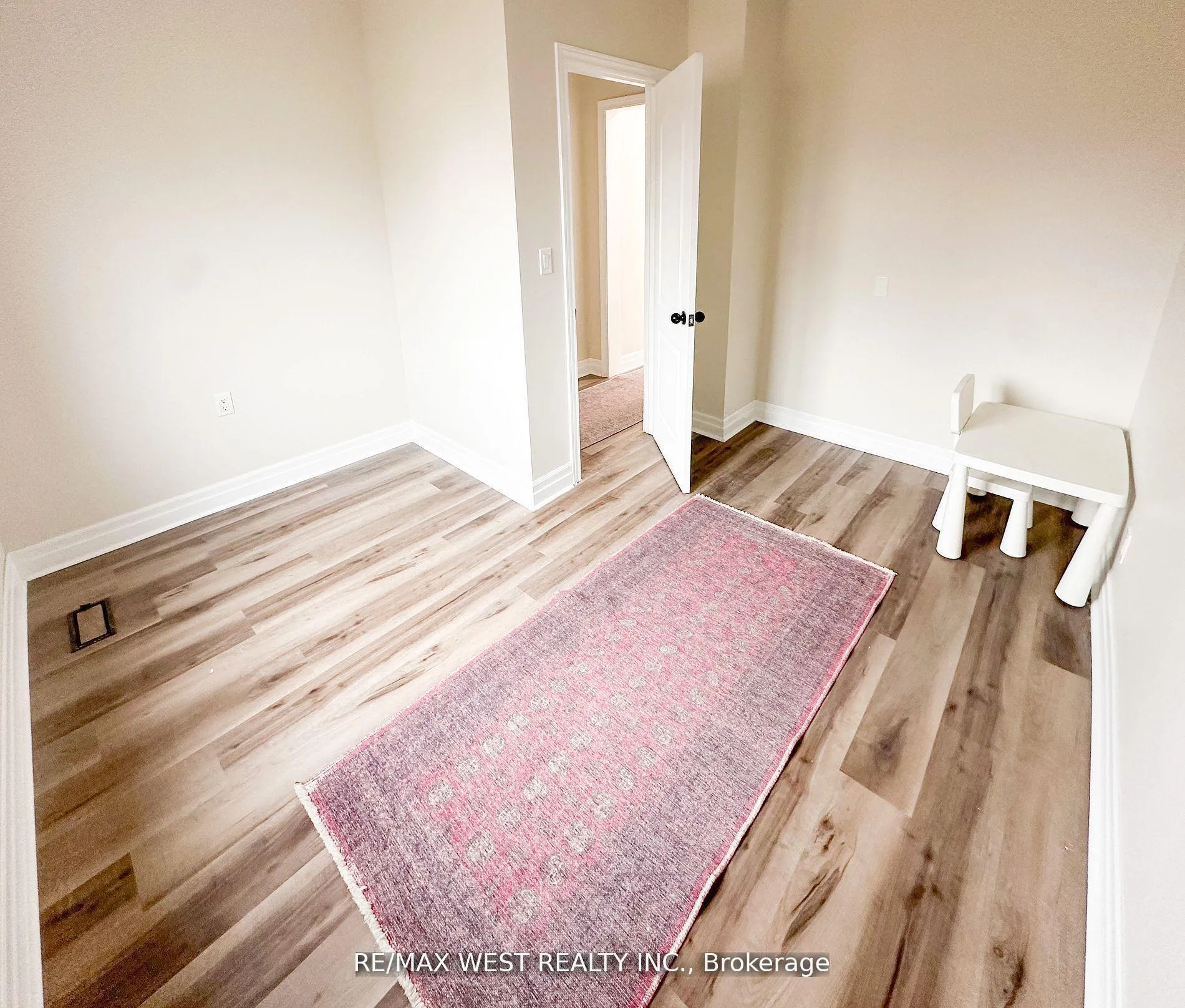 Photo 12 of 28 Concord Avenue, St. Catharines, Fairview — HOMEH