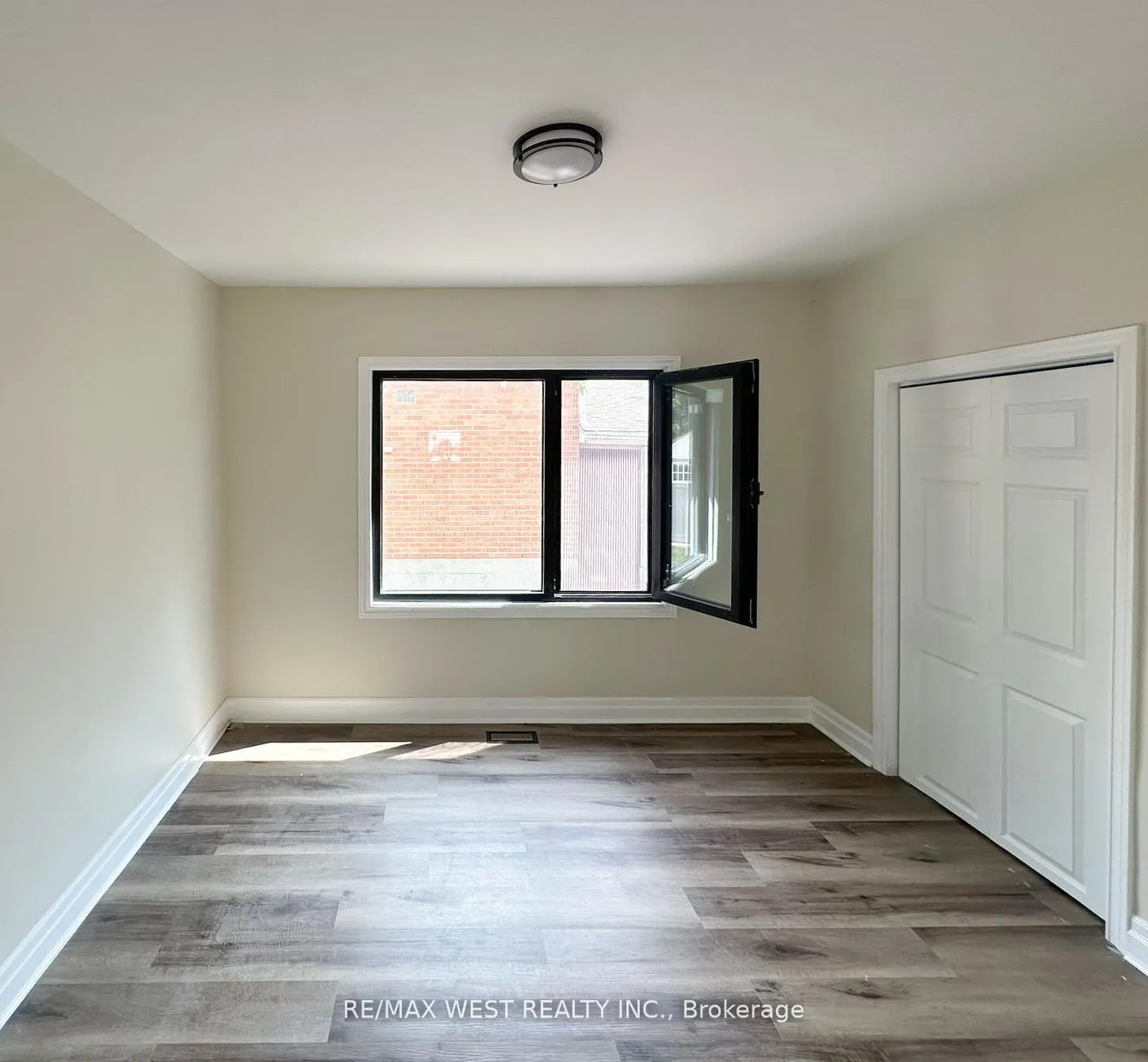 Photo 16 of 28 Concord Avenue, St. Catharines, Fairview — HOMEH