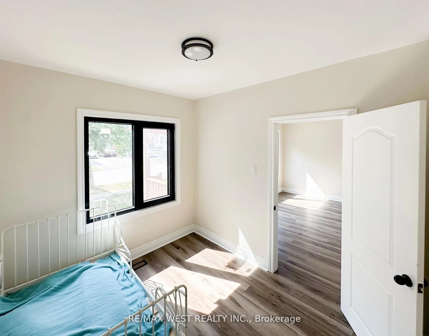 Photo 18 of 28 Concord Avenue, St. Catharines, Fairview — HOMEH
