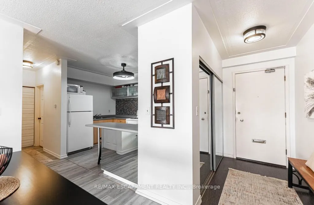 Photo 3 of Unit 508, 8 Woodman Drive S, Hamilton, Corman — HOMEH