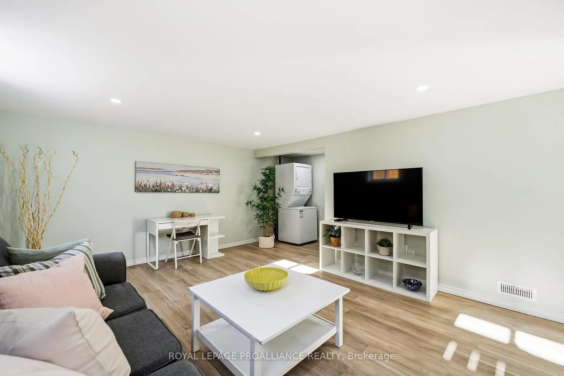 Photo 35 of 577 Daintry Crescent, Cobourg — HOMEH